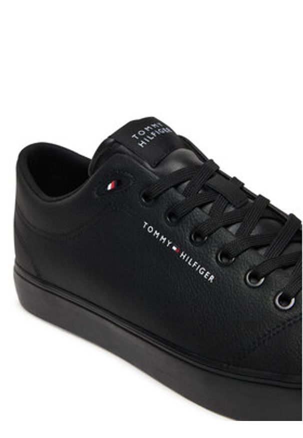 TOMMY HILFIGER - Tommy Hilfiger Sneakersy Th Hi Vulc Core Low Lth Ii Ess FM0FM05511 Czarny. Kolor: czarny. Materiał: skóra