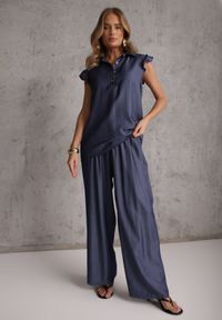 Renee - Granatowy Komplet z Wiskozą Bluzka z Kołnierzem i Spodnie Wide Leg Naunne. Kolekcja: plus size. Kolor: niebieski. Materiał: wiskoza. Wzór: gładki #1