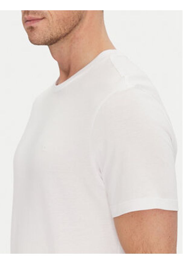 Calvin Klein Jeans T-Shirt LV040HM265 Biały Regular Fit. Kolor: biały. Materiał: bawełna