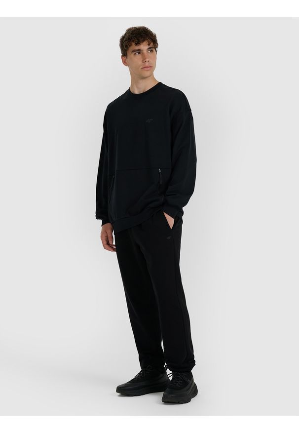 4f - 4F Bluza dresowa nierozpinana bez kaptura męska - czarna S. Okazja: na co dzień. Typ kołnierza: bez kaptura. Kolor: czarny. Materiał: dresówka. Styl: klasyczny, casual