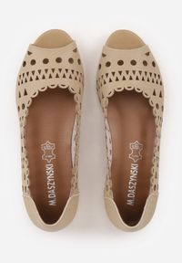 Born2be - Beżowe Ażurowe Balerinki ze Skóry Naturalnej z Odkrytym Noskiem Helyss. Okazja: do pracy, na co dzień, na spotkanie biznesowe. Kolor: beżowy. Materiał: skóra. Szerokość cholewki: normalna. Wzór: ażurowy. Styl: klasyczny, biznesowy, elegancki, casual, boho #4