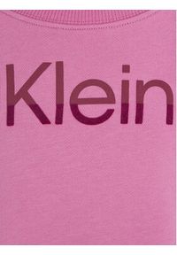 Calvin Klein Jeans Sukienka dzianinowa Hero Logo IG0IG02227 Różowy Regular Fit. Kolor: różowy. Materiał: bawełna #4