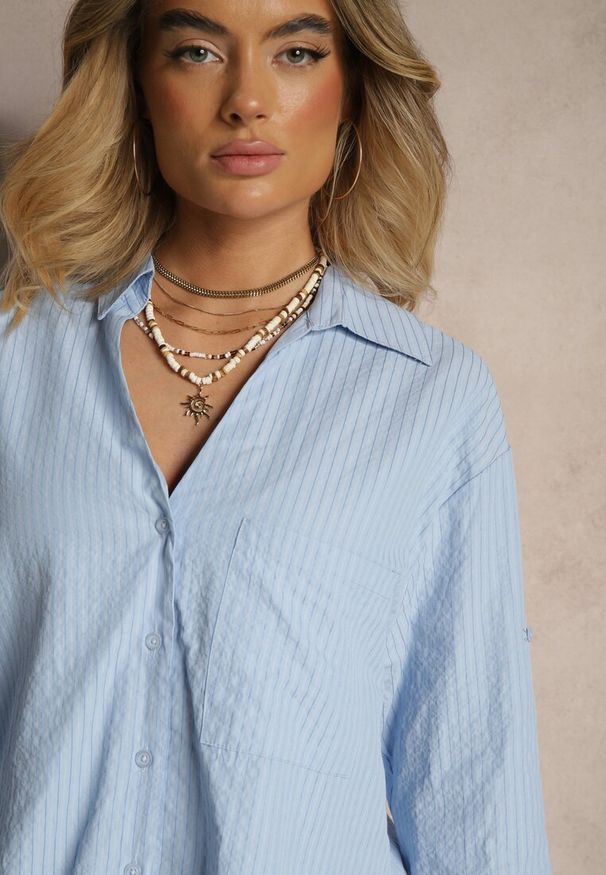 Renee - Jasnoniebieska Koszula z Bawełny w Delikatne Paseczki Lisallia. Okazja: na co dzień. Typ kołnierza: kołnierzyk klasyczny. Kolor: niebieski. Materiał: bawełna. Długość rękawa: długi rękaw. Długość: długie. Styl: sportowy, klasyczny, casual