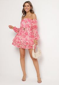 Born2be - Różowa Wiskozowa Sukienka Hiszpanka z Falbanami i Paskiem w Kwiaty Virmoi. Okazja: na co dzień, na spacer. Typ kołnierza: dekolt hiszpanka. Kolor: różowy. Materiał: wiskoza. Wzór: kwiaty. Typ sukienki: proste. Styl: casual #7