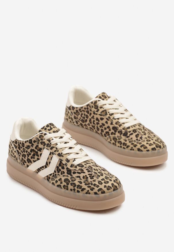 Renee - Panterkowe Sneakersy Tenisówki Ozdobione Paskami Falovinia. Okazja: na co dzień. Zapięcie: pasek. Materiał: jeans. Wzór: aplikacja
