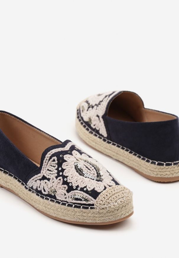 Born2be - Granatowe Espadryle z Plecioną Podeszwą Cekinami i Haftem Merelitia. Okazja: na co dzień, na imprezę, na spacer. Kolor: niebieski. Wzór: haft. Sezon: lato. Styl: elegancki, casual