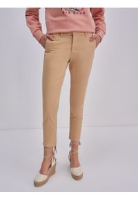 Big-Star - Spodnie chinosy damskie slim Riana 802. Kolor: brązowy. Materiał: bawełna, materiał. Styl: elegancki
