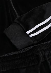 Born2be - Czarny Welurowy Komplet Dresowy 2-Częściowy z Lampasami Bluza i Spodnie Atiriv. Kolor: czarny. Materiał: welur, dresówka #2