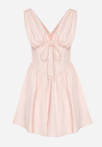 Born2be - Różowa Sukienka Vices o Rozkloszowanym Kroju z Wiązaniem Foliseia. Okazja: na co dzień. Typ kołnierza: dekolt w kształcie V. Kolor: różowy. Materiał: jeans, poliester. Długość rękawa: bez rękawów. Styl: klasyczny, casual, elegancki #2
