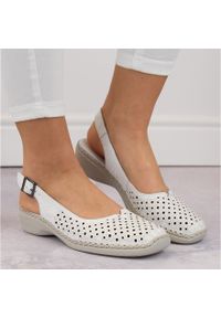 Skórzane komfortowe sandały damskie pełne ażurowe białe Rieker 41350-80. Kolor: biały. Materiał: skóra. Wzór: ażurowy #10