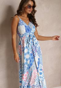 Renee - Niebieska Rozkloszowana Sukienka Maxi na Ramiączkach Aadane. Kolor: niebieski. Długość rękawa: na ramiączkach. Wzór: paski. Sezon: lato. Długość: maxi #2