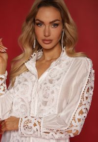 Renee - Biała Ażurowa Koszula ze Stójką w Stylu Vintage Jirdima. Typ kołnierza: kołnierzyk stójkowy. Kolor: biały. Wzór: ażurowy. Styl: vintage #5