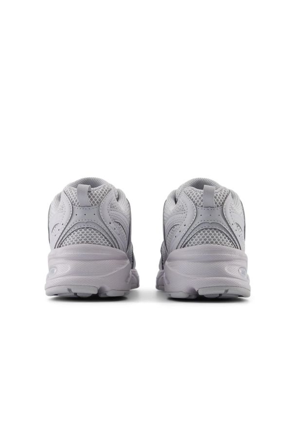 New Balance 530 U530TBA Sneakersy unisex. Okazja: na uczelnię, na co dzień, na spacer, do pracy. Kolor: szary. Materiał: syntetyk, guma, skóra. Szerokość cholewki: normalna. Sezon: lato. Sport: turystyka piesza