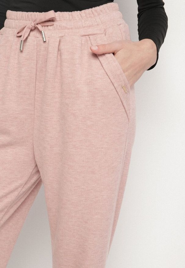 Born2be - Różowe Spodnie z Wysokim Stanem Ozdobione Sznurkami Akleria. Okazja: na spacer. Stan: podwyższony. Kolor: różowy. Materiał: jeans. Wzór: aplikacja