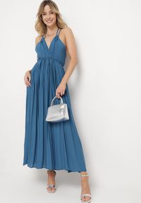 Born2be - Granatowa Sukienka Wiskozowa Rozkloszowana z Wiązaniem na Szyi Frines. Okazja: na imprezę. Kolor: niebieski. Materiał: wiskoza. Wzór: aplikacja. Sezon: lato. Typ sukienki: rozkloszowane. Styl: elegancki #7
