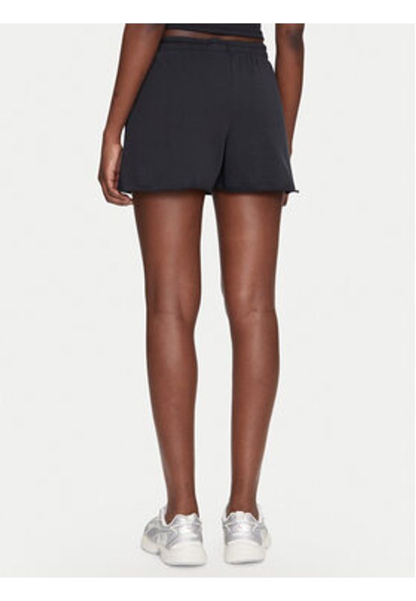 Under Armour Szorty sportowe Rival 1389657 Czarny Regular Fit. Kolor: czarny. Materiał: bawełna