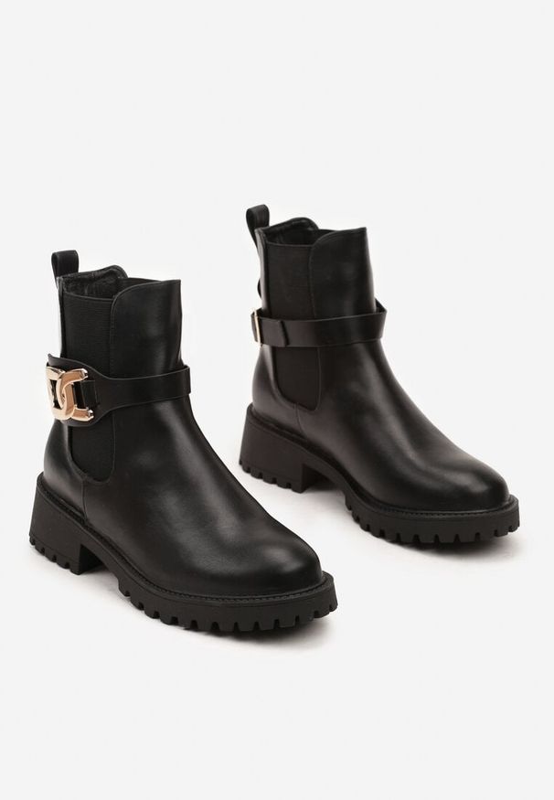 Born2be - Czarne Botki na Obcasie w Stylu Sztybletów Ozdobione Klamrą Venvira. Okazja: na co dzień. Zapięcie: klamry. Kolor: czarny. Materiał: jeans. Wzór: aplikacja. Obcas: na obcasie. Styl: klasyczny, casual. Wysokość obcasa: średni