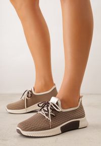 Born2be - Jasnobrązowe Sneakersy z Podwójnym Sznurowaniem Dorielle. Nosek buta: okrągły. Kolor: brązowy. Materiał: materiał. Obcas: na obcasie. Wysokość obcasa: niski #1