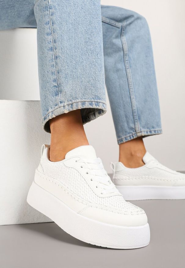 Renee - Białe Sneakersy na Platformie Ozdobione Plecionką Nilaraviela. Okazja: na co dzień. Kolor: biały. Materiał: skóra, jeans. Wzór: aplikacja. Obcas: na platformie