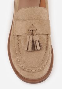 Renee - Beżowe Mokasyny VICES z Wkładką ze Skóry Naturalnej Ozdobione Chwostami Maritune. Okazja: na co dzień. Kolor: beżowy. Materiał: skóra. Wzór: aplikacja. Styl: casual, elegancki #5