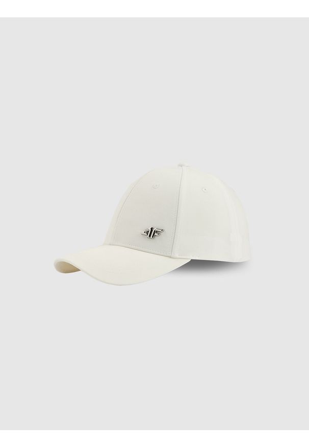 4f - 4F Czapka z daszkiem strapback uniseks - biała XS/S (56cm). Kolor: biały. Styl: casual, klasyczny, sportowy