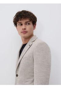 Reserved - Dzianinowa marynarka slim fit - beżowy. Kolor: beżowy. Materiał: dzianina #1