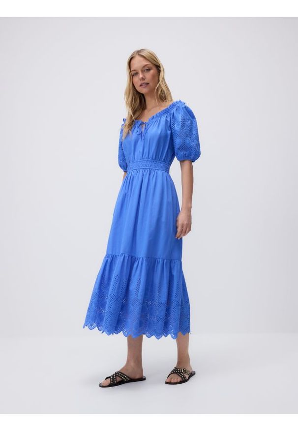 Reserved - Sukienka z ażurowymi wstawkami - jasnoniebieski. Kolor: niebieski. Materiał: tkanina, bawełna. Wzór: ażurowy