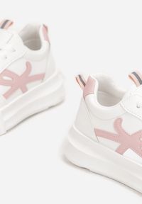 Born2be - Biało-Różowe Sneakersy na Platformie Mosila. Nosek buta: okrągły. Zapięcie: sznurówki. Kolor: biały. Materiał: materiał. Szerokość cholewki: normalna. Obcas: na platformie #2