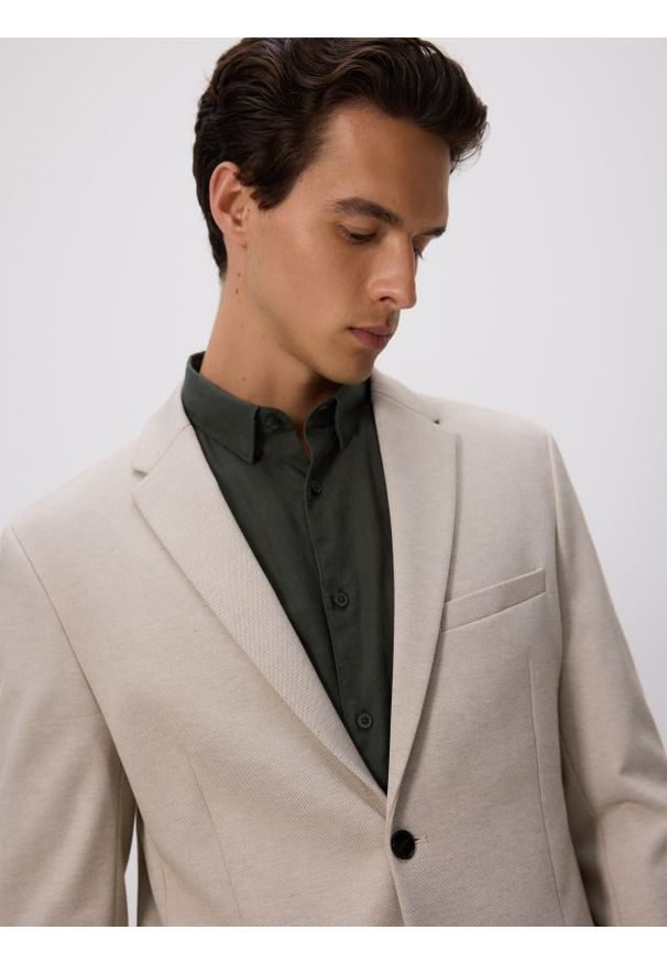 Reserved - Marynarka slim fit - beżowy. Kolor: beżowy. Materiał: wiskoza, dzianina