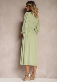 Renee - Zielona Rozkloszowana Sukienka Midi z Gumkami w Talii i Koronką Ottillda. Kolor: zielony. Materiał: koronka. Długość rękawa: długi rękaw. Wzór: koronka. Długość: midi #2