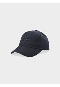 4f - Czapka z daszkiem strapback uniseks - czarna. Kolor: czarny. Materiał: materiał, syntetyk. Wzór: haft. Sezon: lato. Styl: sportowy