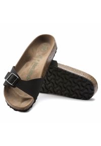 Klapki Birkenstock Madrid W 1020060 czarne. Kolor: czarny. Materiał: syntetyk, materiał, skóra, nubuk. Wzór: motyw zwierzęcy