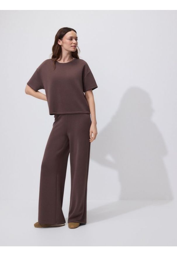 Reserved - T-shirt z modalem - brązowy. Kolor: brązowy. Materiał: dzianina