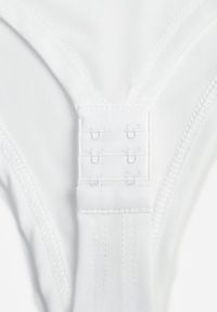 Born2be - Białe Body z Wiskozą i Kopertowym Dekoltem Candletree. Okazja: na co dzień. Kolor: biały. Materiał: wiskoza. Wzór: aplikacja. Styl: casual, elegancki #2