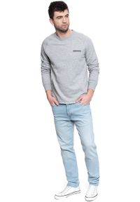 Mustang - MĘSKA BLUZA MUSTANG BEN C SMALL LOGO MID GREY MELANGE 1008540 4140. Materiał: bawełna, jeans, tkanina, materiał. Wzór: jednolity, nadruk. Styl: klasyczny #4