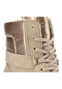 Beżowe Botki Rieker Ocieplane Buty Damskie. Wysokość cholewki: przed kolano. Zapięcie: pasek. Kolor: beżowy. Materiał: futro, materiał. Szerokość cholewki: normalna. Sezon: zima, jesień. Styl: elegancki #9