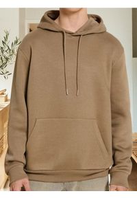 Sinsay - Bluza hoodie basic - brązowy. Kolor: brązowy