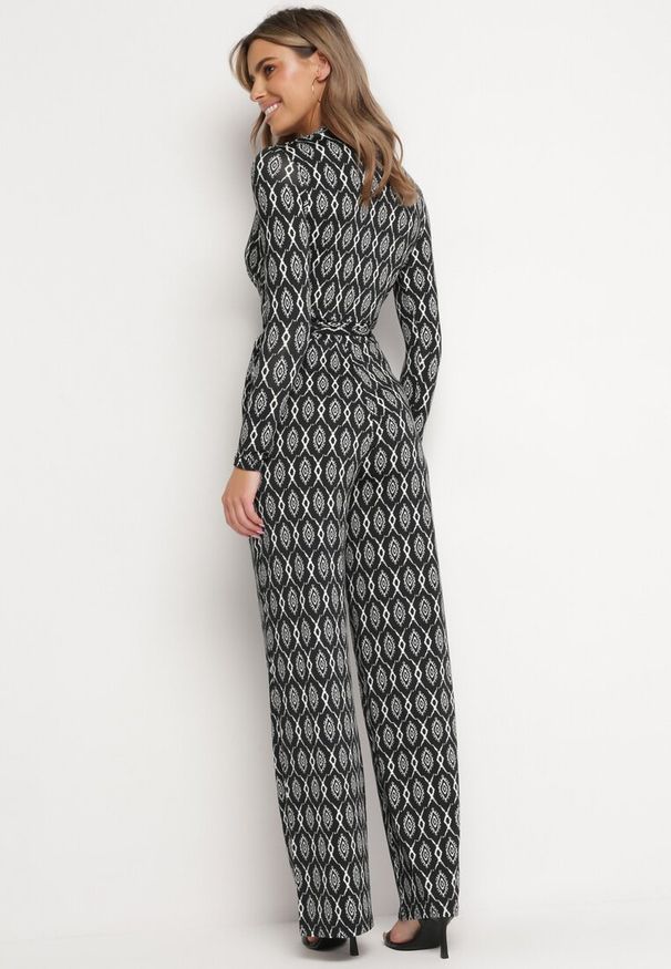 Born2be - Czarny Elegancki Kombinezon z Geometrycznym Wzorem i Wiązanym Paskiem Alullina. Kolor: czarny. Materiał: dzianina. Wzór: geometria. Styl: elegancki