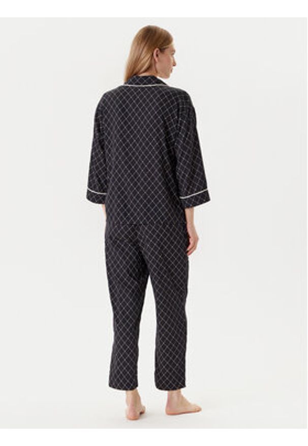 United Colors of Benetton - United Colors Of Benetton Piżama 4T3U3P00R Czarny Relaxed Fit. Kolor: czarny. Materiał: wiskoza