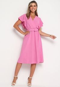 Born2be - Różowa Sukienka z Kopertowym Dekoltem i Paskiem Sizue. Kolor: różowy. Typ sukienki: kopertowe #4