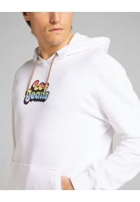 Lee - LEE PRIDE HOODIE MĘSKA BLUZA Z KAPTUREM LOGO WHITE L82RSP12 112140913. Typ kołnierza: kaptur