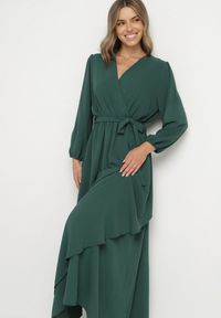 Born2be - Zielona Kopertowa Asymetryczna Sukienka Koktajlowa z Wiskozą Ozdobiona Paskiem Lanoresa. Okazja: na imprezę. Kolor: zielony. Materiał: wiskoza. Wzór: aplikacja. Typ sukienki: asymetryczne, kopertowe. Styl: wizytowy #7