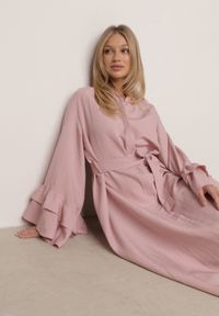 Born2be - Różowa Wiskozowa Sukienka Koszulowa z Falbanami przy Rękawach i Paskiem Dinirae. Okazja: na co dzień. Kolor: różowy. Materiał: wiskoza. Typ sukienki: koszulowe. Styl: casual, klasyczny #4