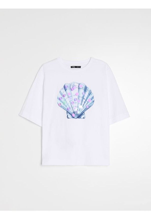 Sinsay - Bawełniana koszulka z nadrukiem muszli - biały. Kolor: biały. Materiał: bawełna. Wzór: nadruk
