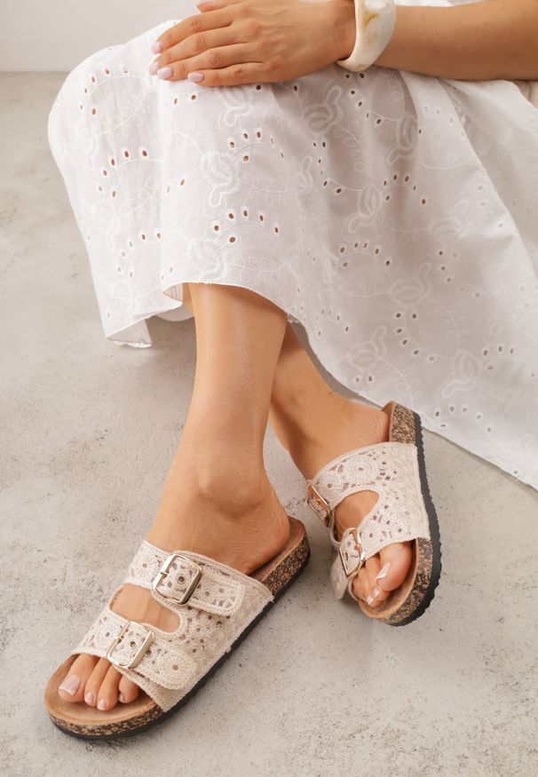 Renee - Beżowe Szydełkowe Klapki z Paskami ze Sprzączkami na Podeszwie z Imitacji Korka Elriess. Okazja: na co dzień. Kolor: beżowy. Materiał: jeans. Wzór: paski, ażurowy. Styl: boho, klasyczny, casual