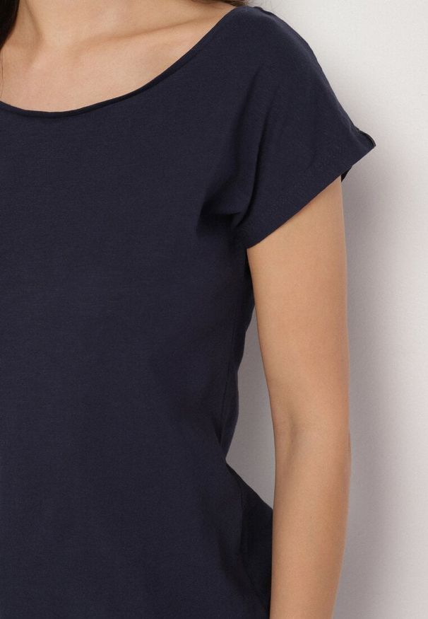 Born2be - Granatowy Bawełniany T-shirt w Klasycznym Stylu Raliessa. Okazja: na co dzień. Kolor: niebieski. Materiał: bawełna. Sezon: lato, wiosna. Styl: klasyczny