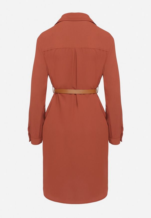 Born2be - Brązowa Sukienka Koszulowa z Regulowanymi Rękawami i Paskiem w Talii Esarivia. Okazja: na co dzień, na spotkanie biznesowe. Kolor: brązowy. Typ sukienki: koszulowe. Styl: wizytowy, biznesowy, casual