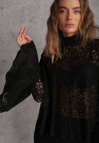 Renee - Czarna Koronkowa Bluzka Wiskozowa z Bawełną Ozdobiona Wiązaniem Diomopis. Kolor: czarny. Materiał: wiskoza, bawełna, koronka. Wzór: aplikacja #5
