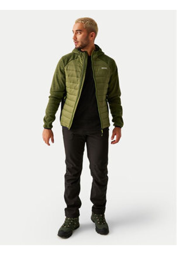 Regatta Kurtka outdoor Newhill RMN256 Zielony Regular Fit. Kolor: zielony. Materiał: syntetyk. Sport: outdoor