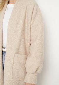 Born2be - Jasnobeżowy Płaszcz Boucle Niezapinany Zopho. Okazja: na co dzień. Kolor: beżowy. Materiał: jeans, tkanina. Styl: klasyczny, elegancki, casual #6